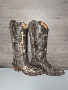 Women's Circle G Distressed Brown Cowboy Boots with Cross Embroidery Sz 8